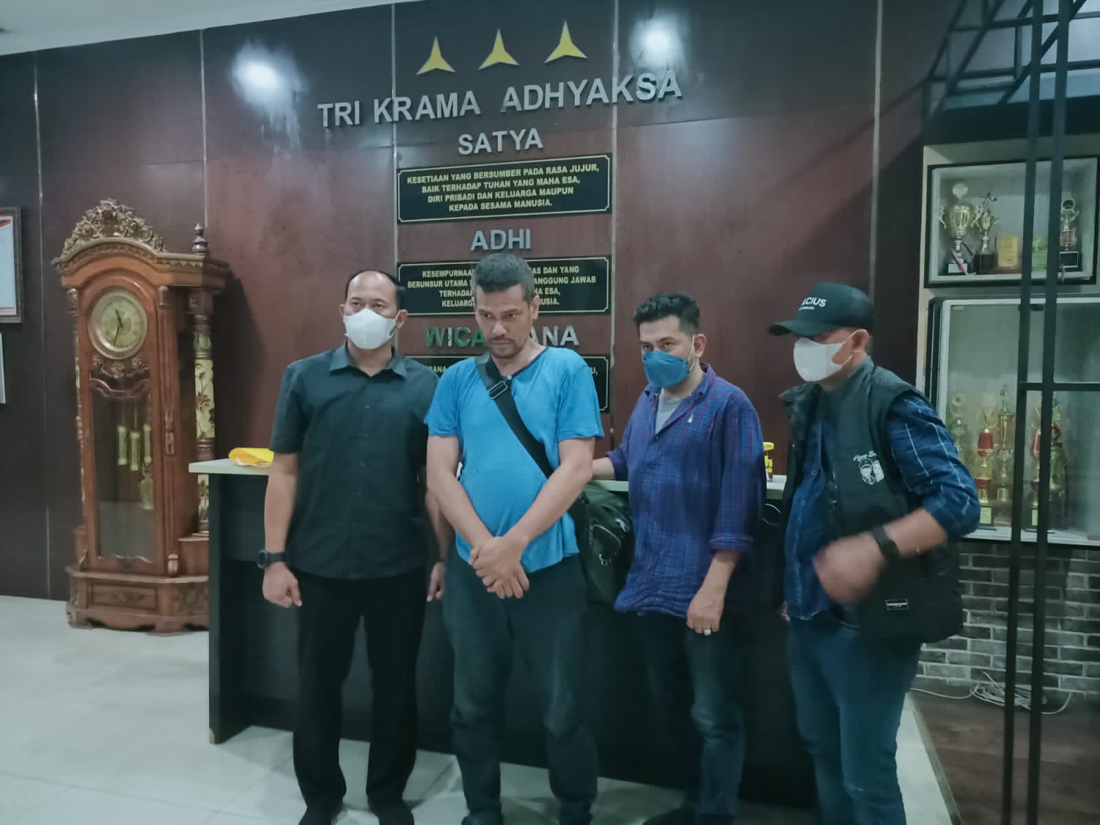 Tim Tabur Kejagung Bekuk Buron Korupsi Jambi, Hindari Petugas Lari ke Genteng Rumah Warga