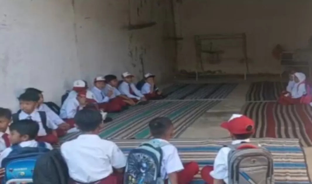Pemilik Lahan Segel Sekolah di Pamekasan, Ratusan Siswa SD Terpaksa Belajar di Rumah Warga