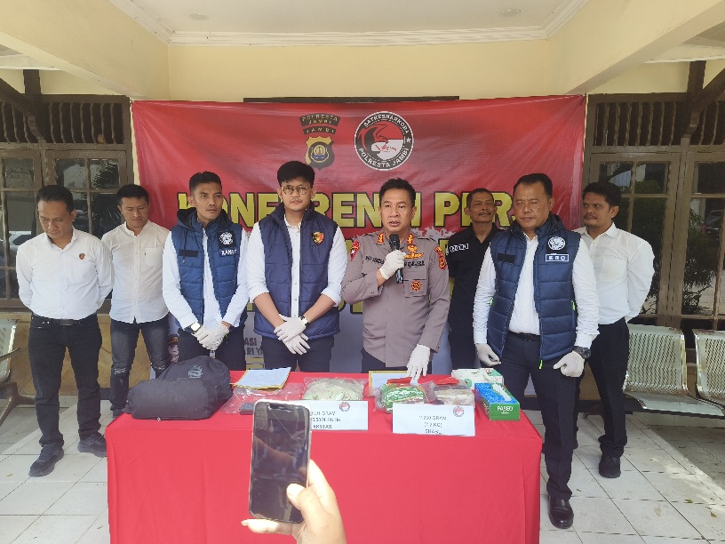 Digerebek di Hotel Harisman Residence! Polresta Jambi Sita 2 Kg Sabu dan 5.000 Ekstasi, 3 Ditangkap