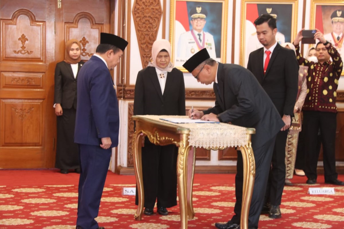 Gubernur Jambi Al Haris Lantik Khairul Suhairi jadi Direktur Utama Bank Jambi