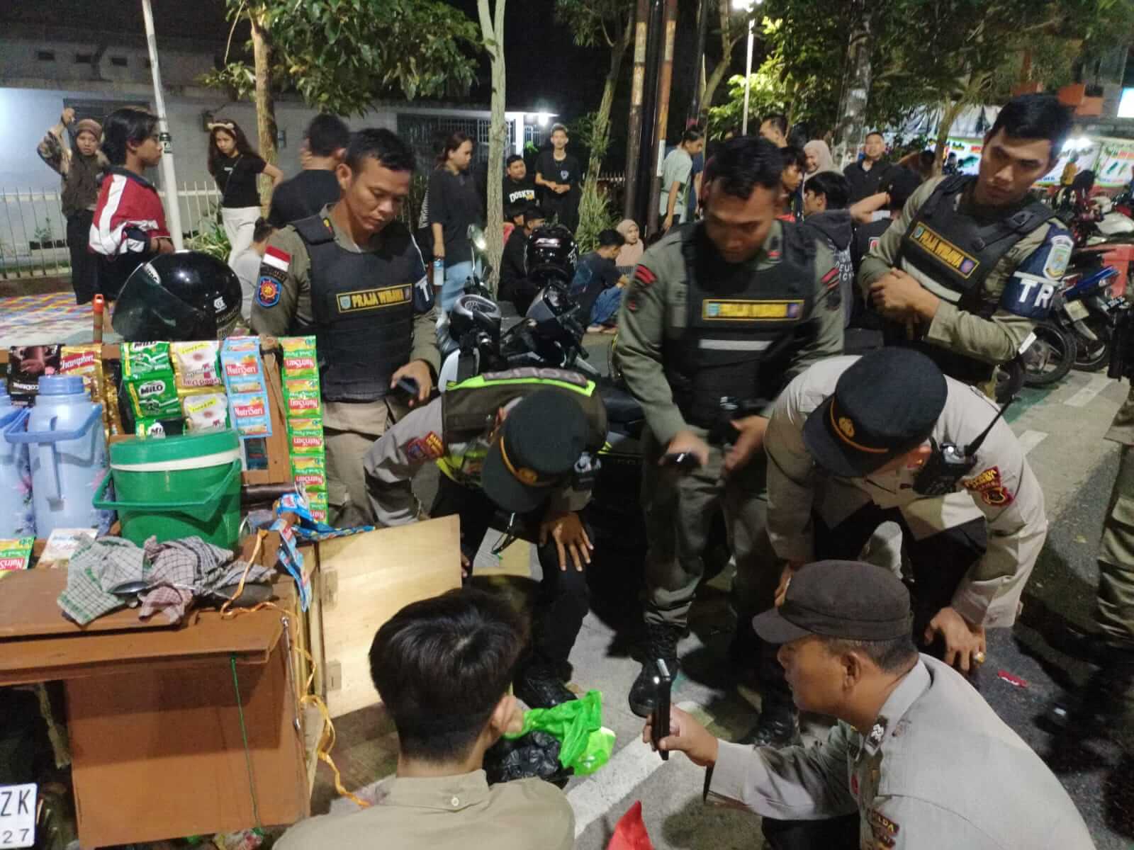 Antar Pakai Pickup, Polresta Jambi Amankan Puluhan Botol Miras di Sipin Kota Jambi 