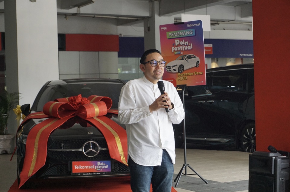 Pelanggan Asal Medan Bawa Pulang Mobil Mewah dari Telkomsel