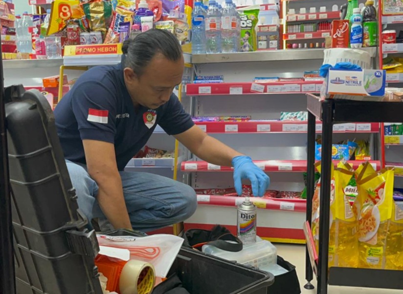 Nekat di Perumahan Elit! Maling Bobol Alfamart, CCTV Disemprot Cat dan Uang Rp20 Juta Raib