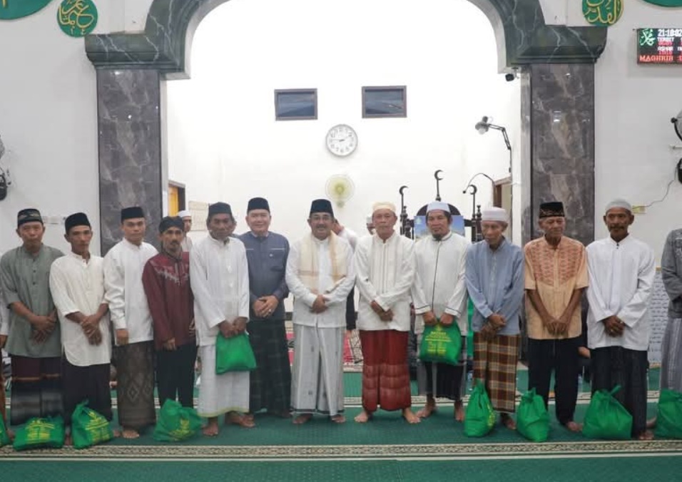 Bupati Tanjab Barat Salurkan Bantuan Sosial dan Tekankan Program Unggulan dalam Safari Ramadan