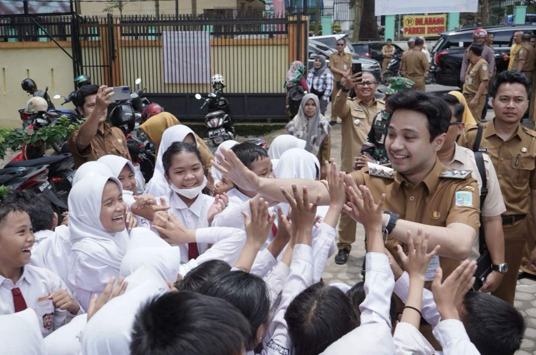 Wawako Diza Tinjau Makan Bergizi Gratis Di SMPN 17 dan SD 66 Kota Jambi