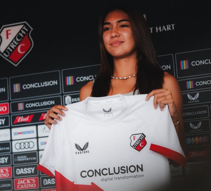 Cetak Sejarah ! Claudia Scheunemann Perempuan Indonesia Pertama Dikontrak Klub Liga Belanda FC Utrecht