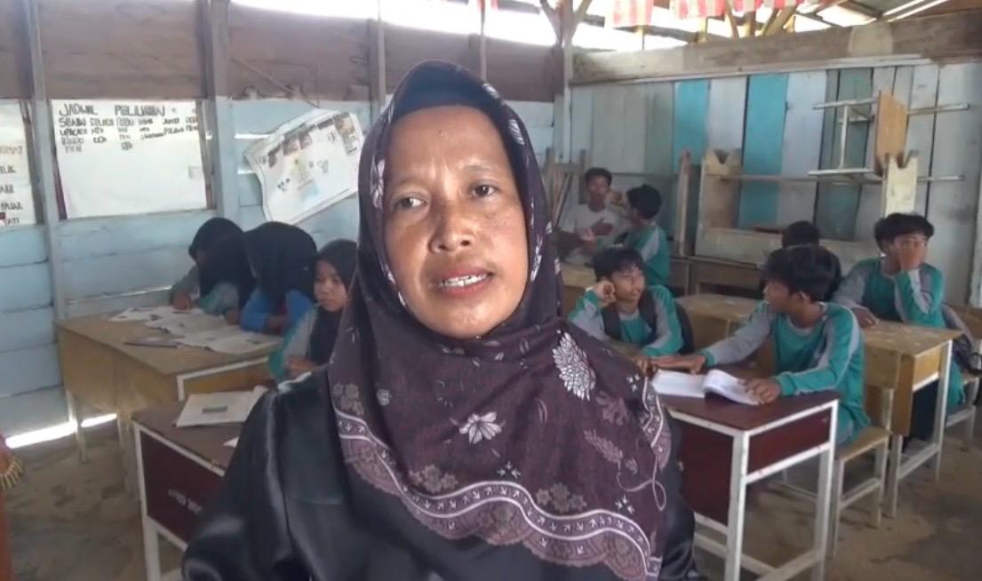 Hardiknas! Masih Ada Bangunan Sekolah Berdinding Kayu Rapuh di Muaro Jambi, Kekurangan Tenaga 