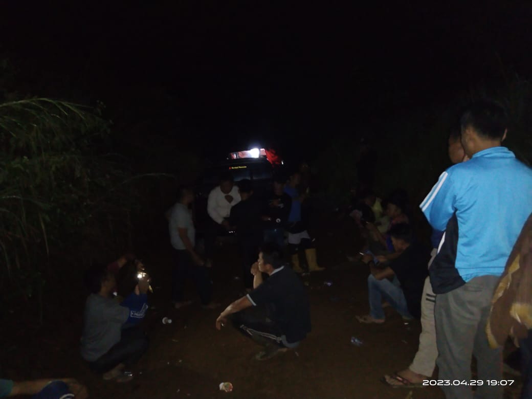 Jalan Buruk, Ibu Muda di Jangkat Kabupaten Merangin Terpaksa Melahirkan di Perjalanan ke Puskesmas