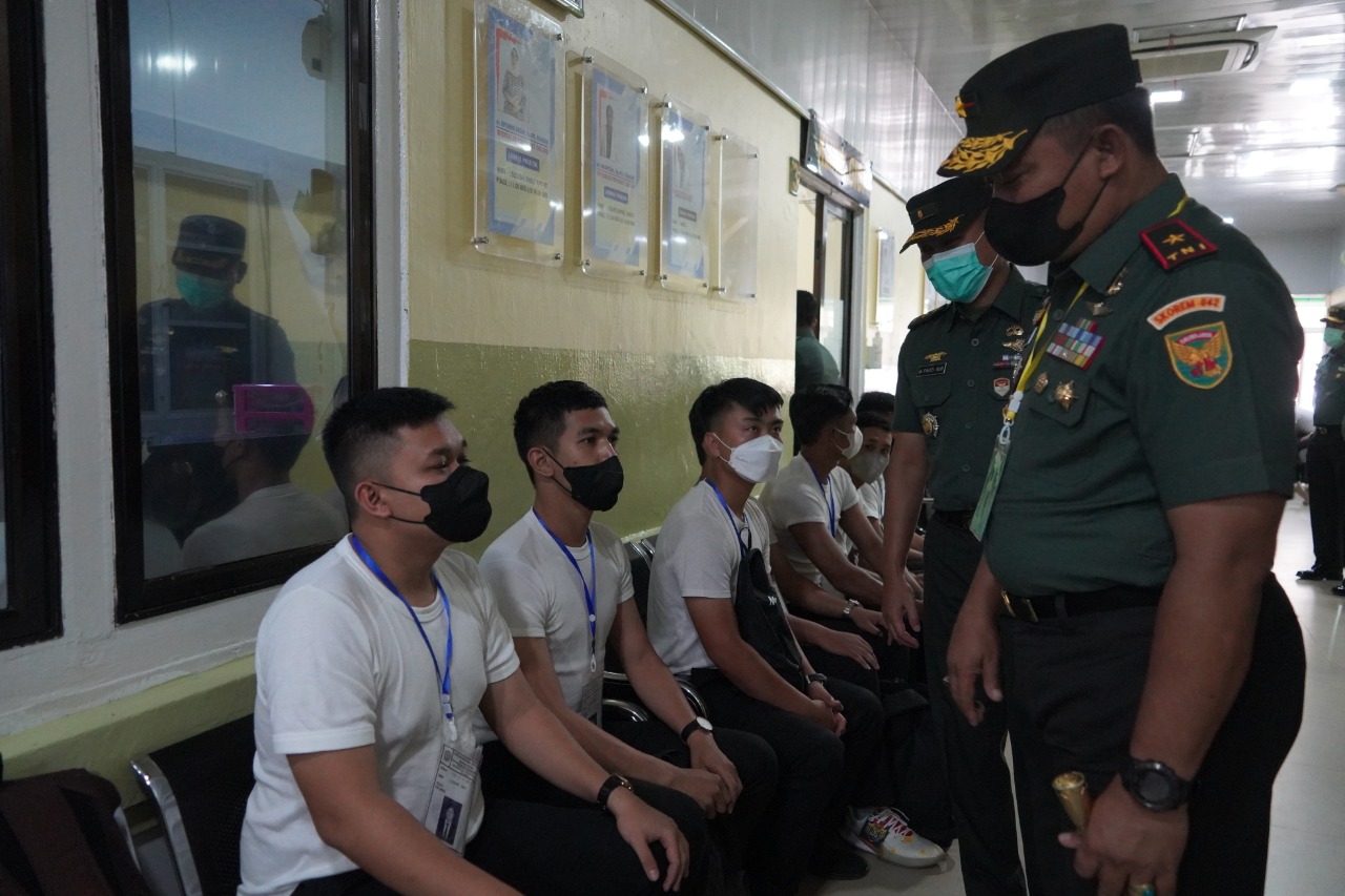 Danrem 042/Gapu Pantau Langsung Pelaksanaan Tes Kesehatan Calon Perwira PK TNI 2022
