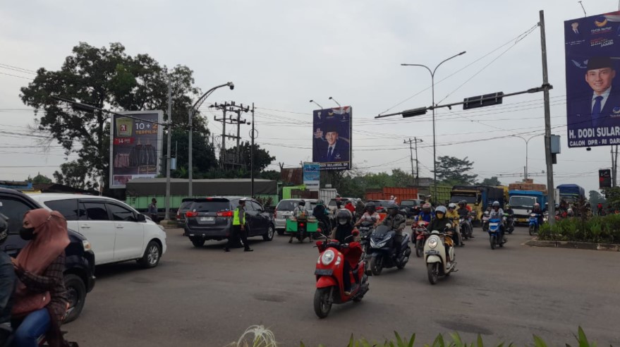 Duh Macet Lagi, Begini Kondisi Lalu Lintas di Traffic Light Paal X Kota Jambi