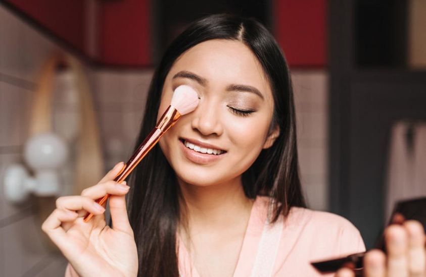 12 Tips Menjaga Makeup Tahan Lama Seharian, Dijamin Ampuh Lho!