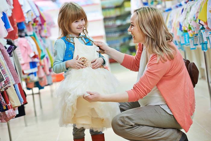 Jangan Asal Suka, Cek 6 Hal Ini saat Memilih Pakaian untuk Anak dan Bayi