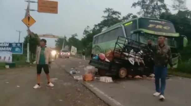 4 Korban Tewas akibat Kecelakaan antara Bus Family Raya Vs Pick Up, Supir Bus Melarikan Diri