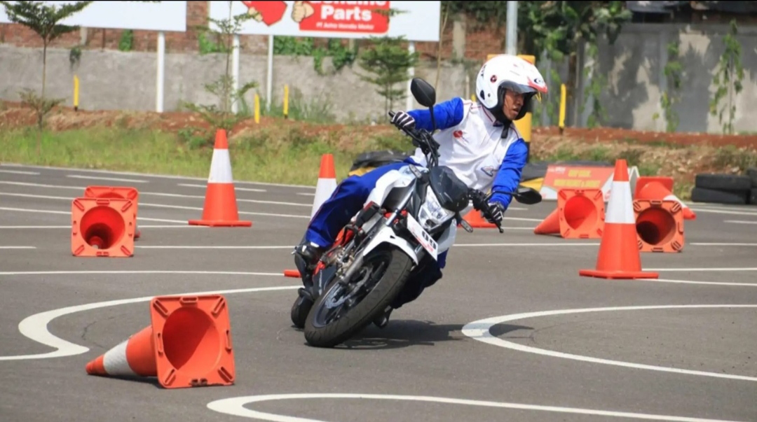 Pengendara Wajib Tahu, Ini 3 Teknik dan Tips Menikung di Jalan Raya 