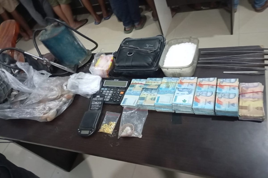 Malam-Malam Digerebek! 12 Pelaku PETI di Batang Hari Diciduk, Emas 166 Gram dan Uang Rp65 Juta Disita