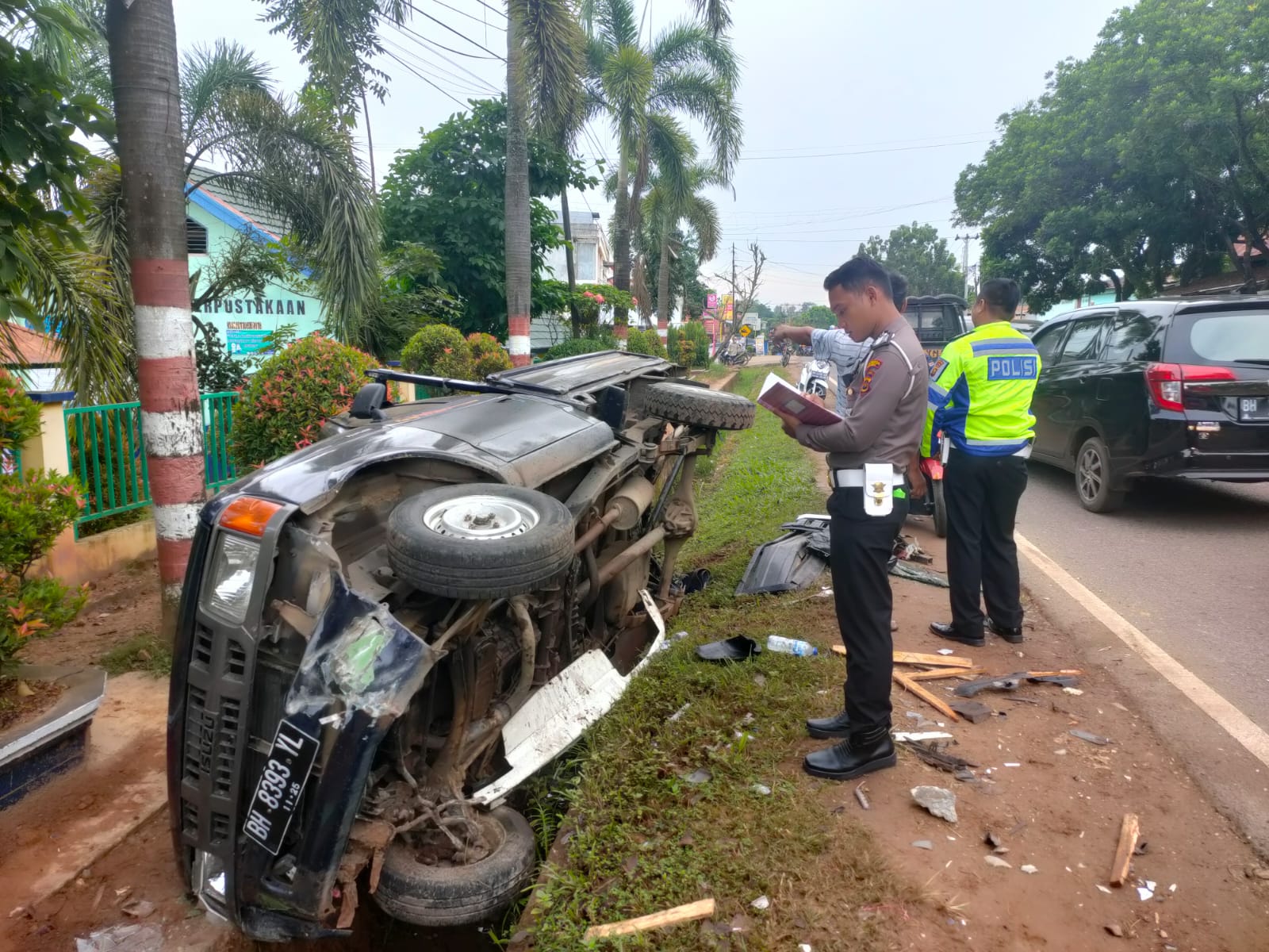 Mobil Hiace VS Panther di Kotabaru, Semua Penumpang Selamat