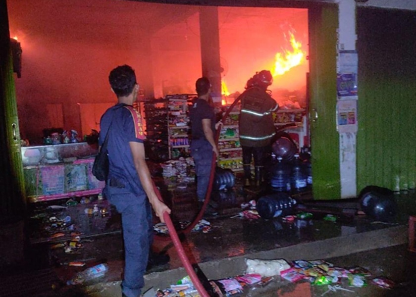 Toko Sembako Queen Mart di Talang Pantai Bungo Hangus Terbakar, Kerugian Capai Rp150 Juta