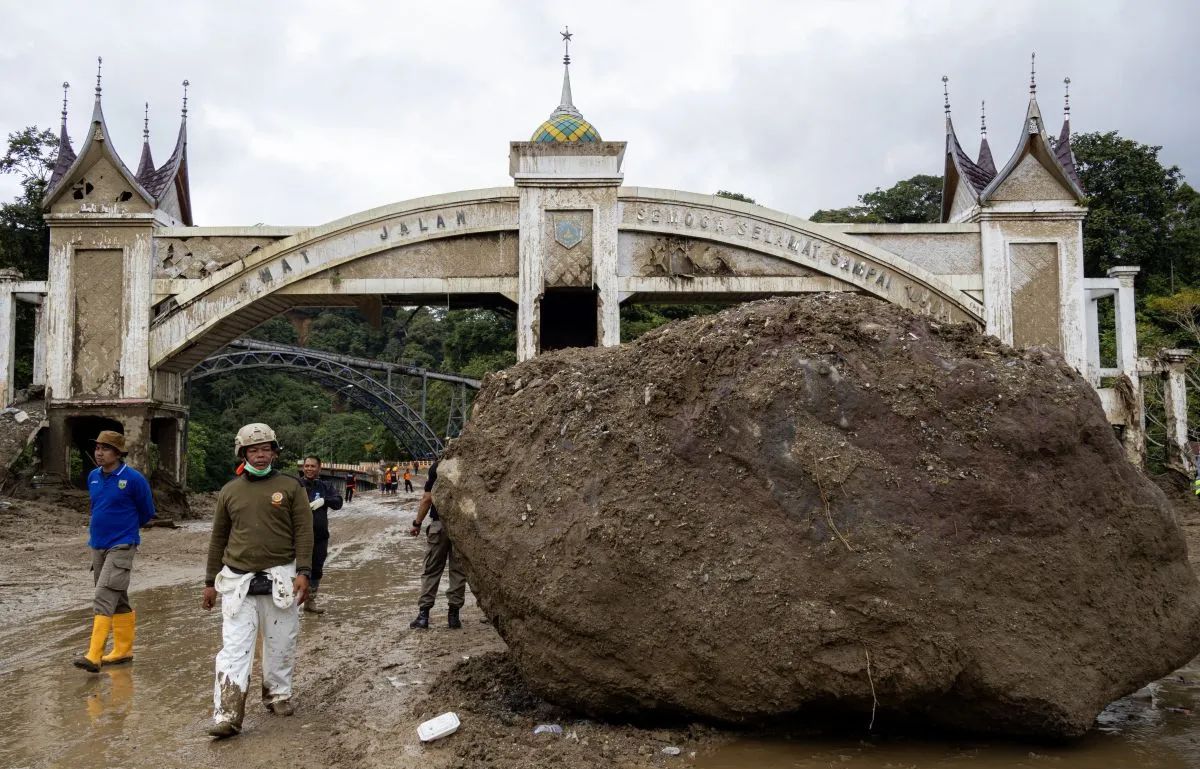 Enam Titik Jalan Terban dan Satu Putus Total di Lembah Anai Akibat Banjir Bandang