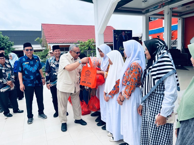 Afriansyah Noor Kembali ke Almamater, Gelar Bazar Murah Ramadan Bersama IKA SMAN 4 Kota Jambi