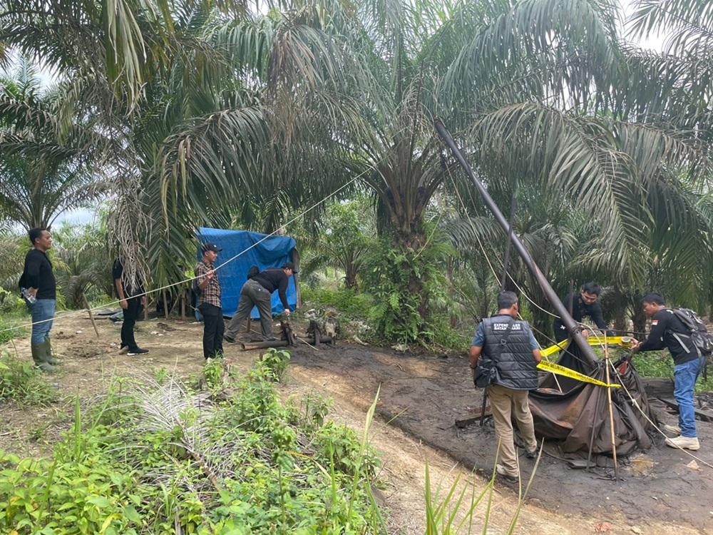 Polisi dan Denpom Tertibkan 20 Sumur Minyak Ilegal di Kabupaten Batanghari 