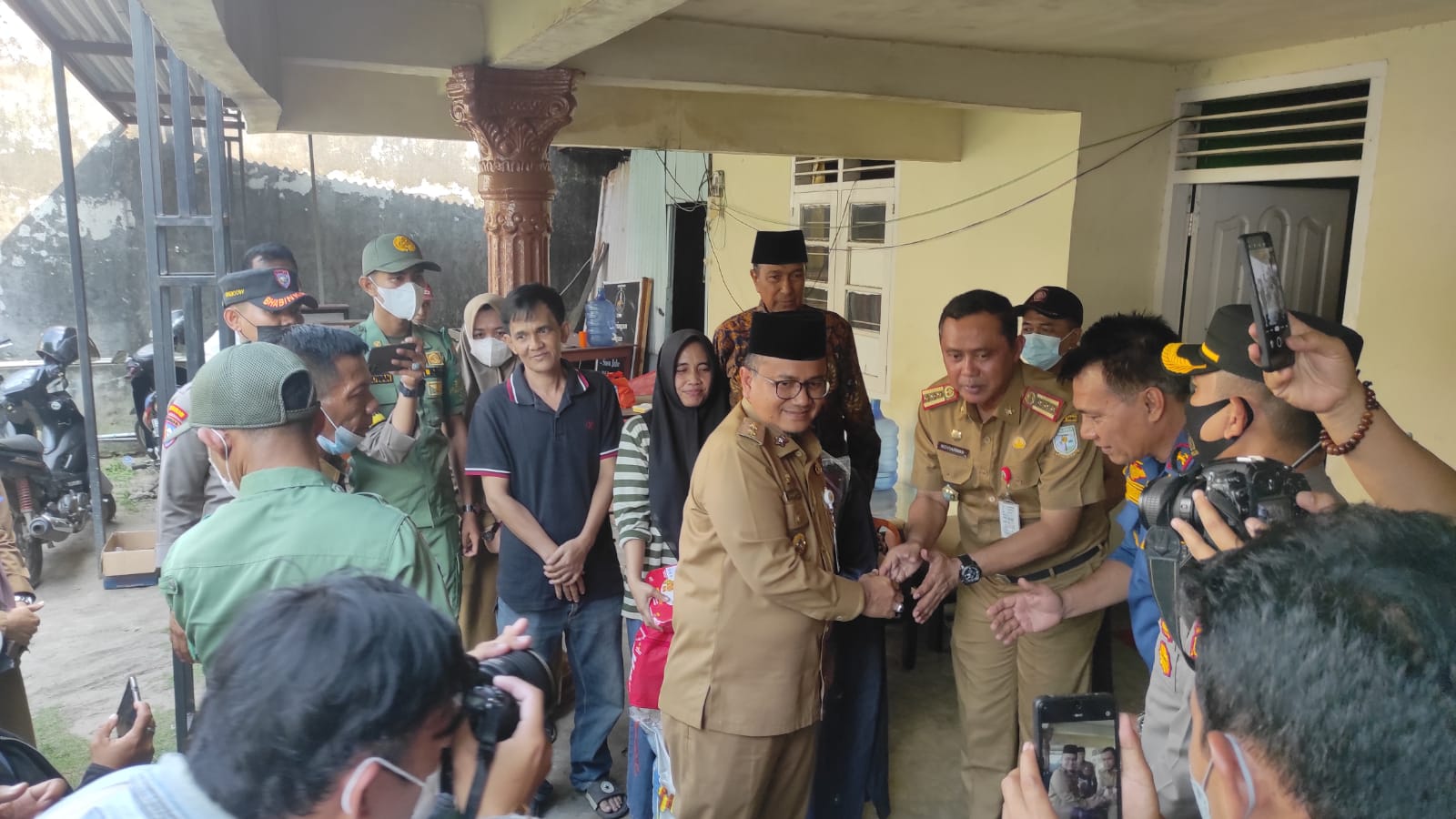 Salurkan Bantuan Kebakaran, Wakil Wali Kota Jambi Maulana Imbau Hal Ini ke Warga