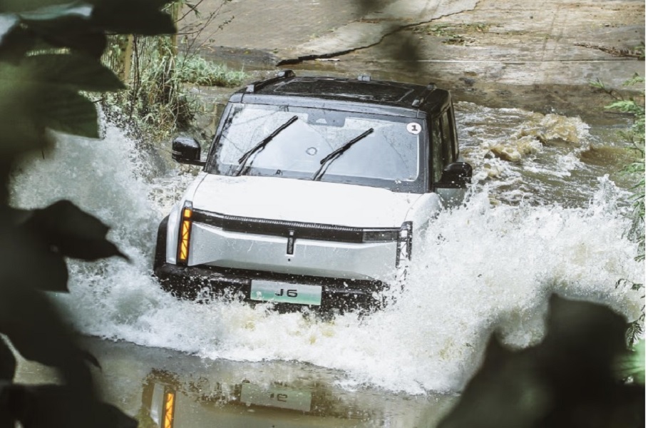 Fitur Water Wading Bikin Chery J6 Series Tangguh Saat Terjang Genangan