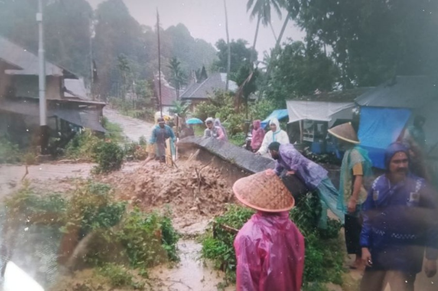 Duh! Akibat Banjir Padang Pariaman, Akses Jalan Padang-Bukittinggi Putus Total
