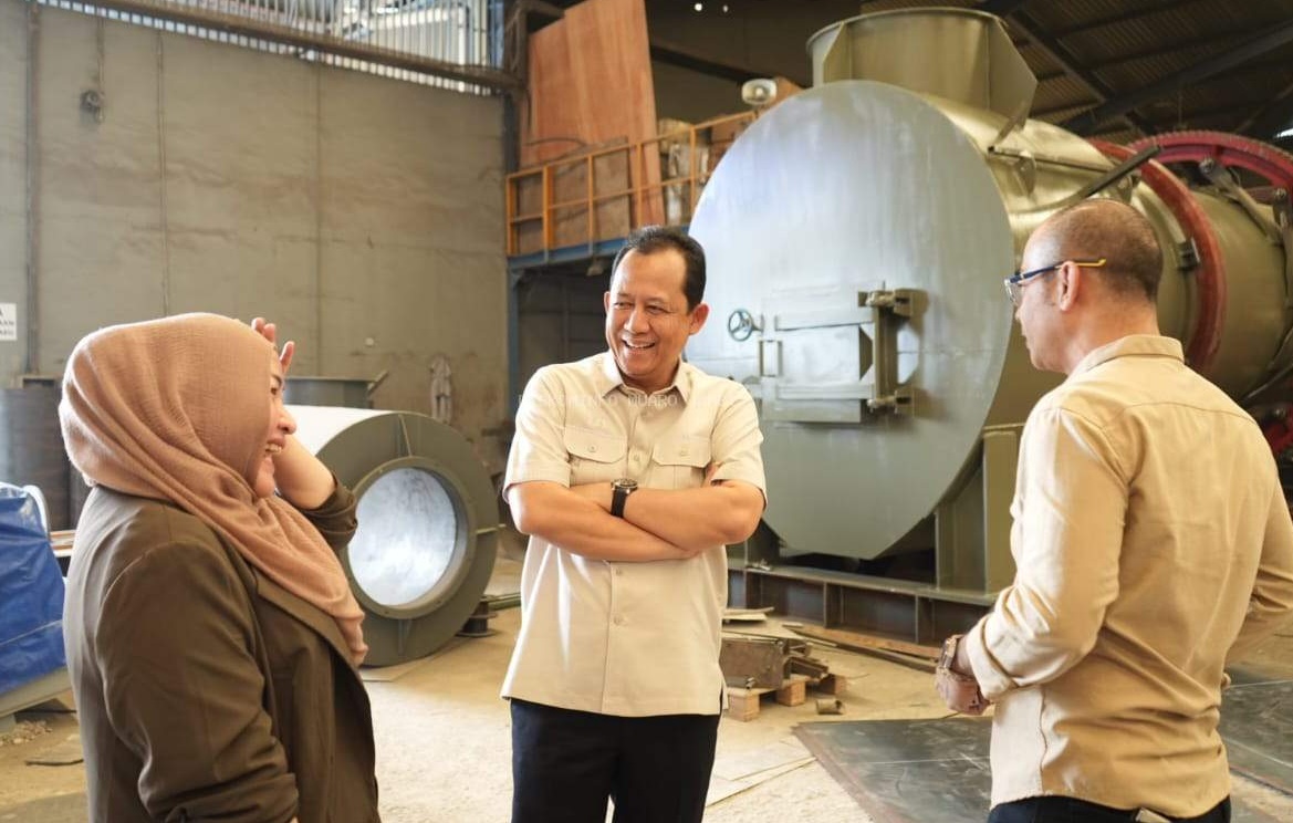 Bupati Muaro Jambi Perkenalkan Teknologi Incinerator Tanpa Bahan Bakar untuk Atasi Sampah