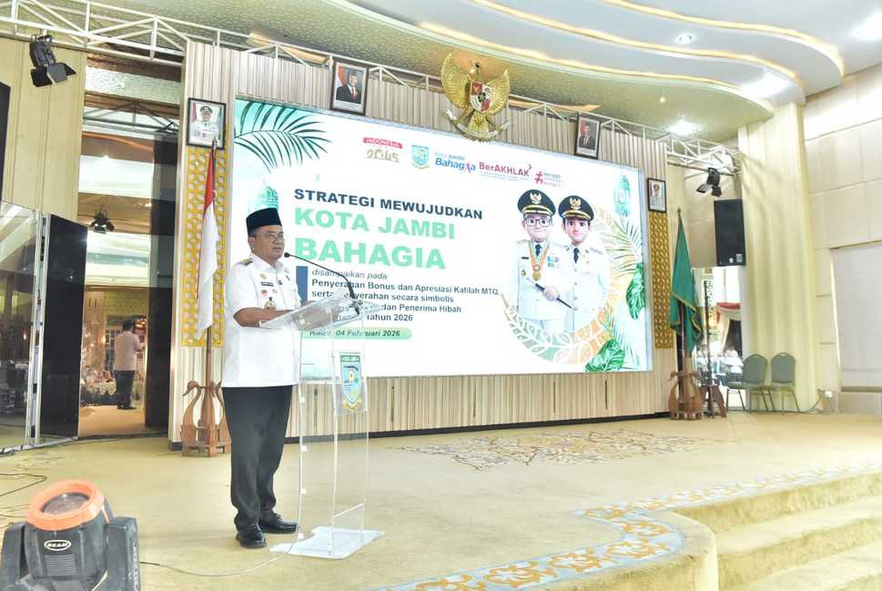 Wali Kota Jambi Serahkan Insentif Petugas Keagamaan dan Bonus Kafilah MTQ