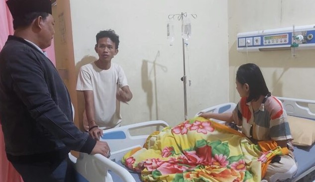 Wabup Beserta Istri Besuk Pasien di RSUD Daud Arif Kualatungkal