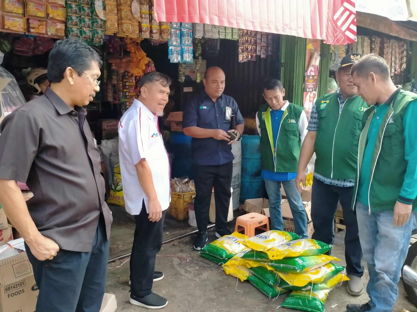 Tim Pengendali Inflasi Daerah dan Bulog Lakukan Distribusi Beras SPHP di Pasar Bungo