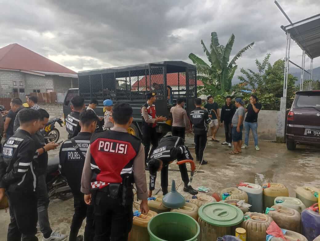 Diduga BBM Oplosan, Polres Kerinci Gerebek Gudang Penimbunan BBM Ilegal