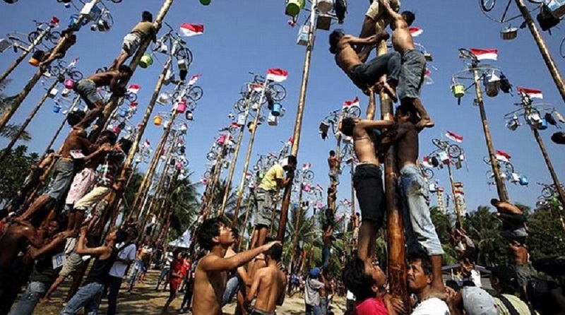 Lomba Unik 17 Agustus, Ini Fakta Sejarah Panjat Pinang Di Indonesia