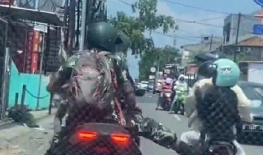 Viral Oknum TNI Tendang Motor Ibu-ibu, Langsung Ditangkap dan Ditahan, Kapuspen Minta Maaf