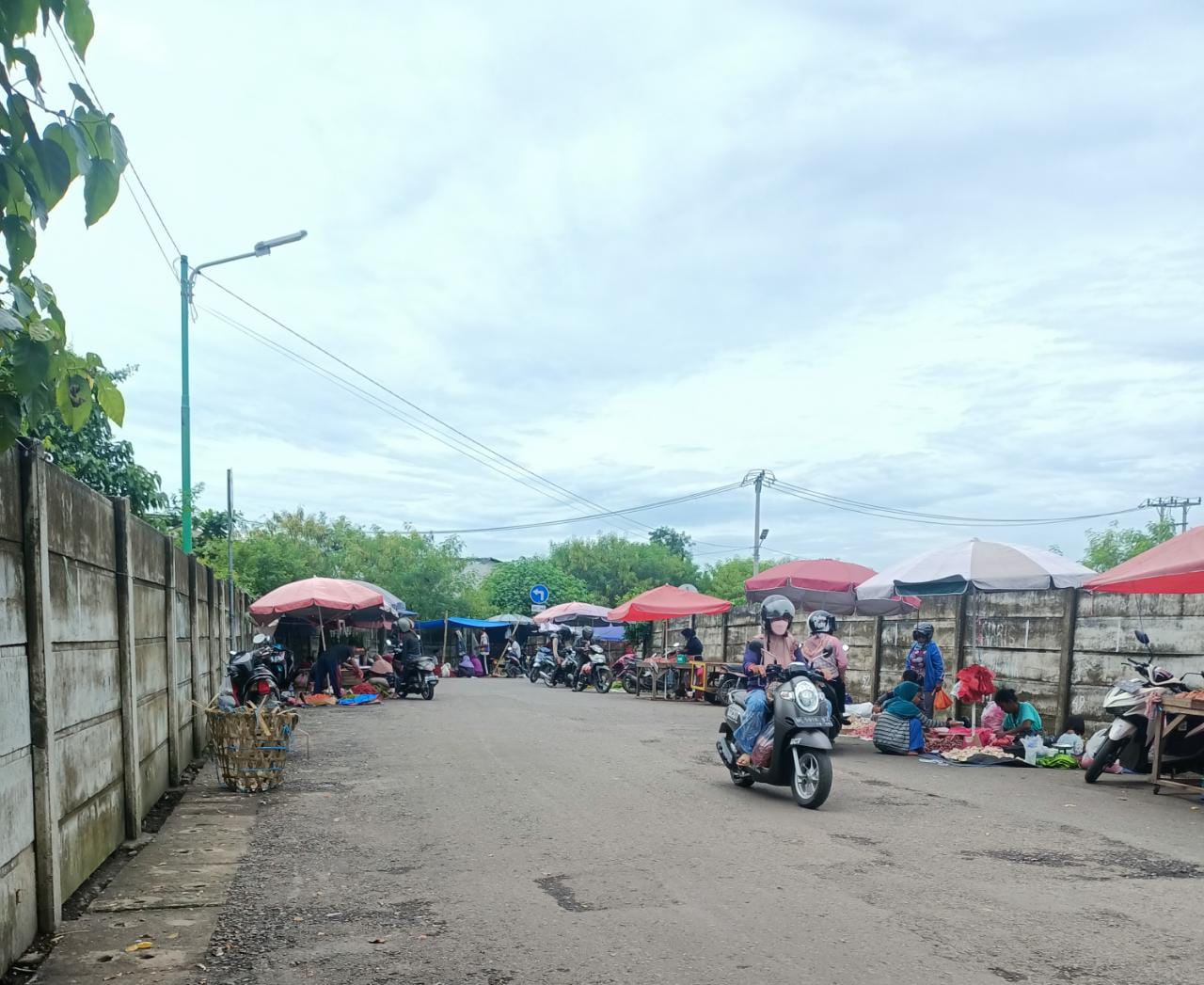 Penindakan di Pasar Talang Banjar Terbatas, Kecamatan Tunggu Arahan Disperindag