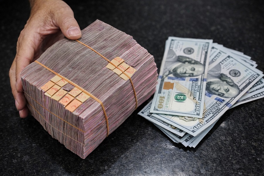 Rupiah Melemah ke Rp16.872 per Dolar AS, Efek Perang Timur Tengah?