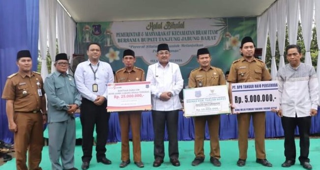 Kunjungi Bram Itam, Anwar Sadat Salurkan Bantuan Dana CSR