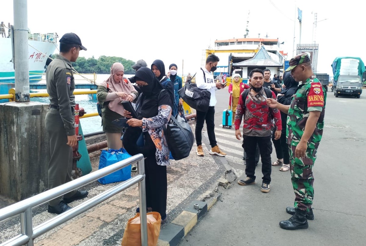 Sinergi Instansi Terkait, Kodim 1623/Karangasem Perketat Pemeriksaan KTP Penumpang di Pelabuhan Padangbai