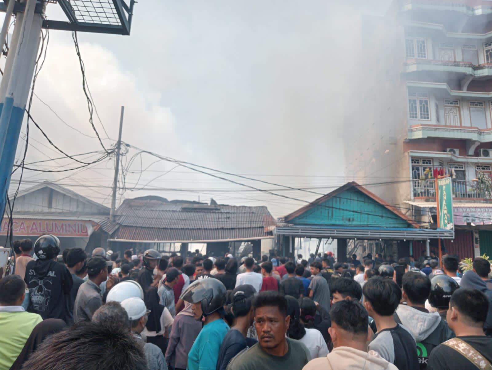 Kebakaran di Kuala Tungkal Hanguskan Bangunan Kayu Warung Kopi