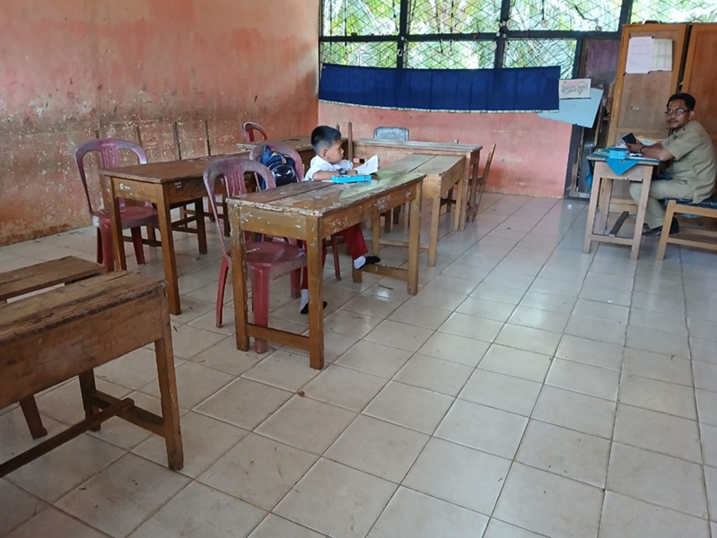 Sudah Tak Layak! Begini Kondisi Fasilitas Belajar SDN 77 Dusun Aurgading di Bungo, Siswa Tak Nyaman