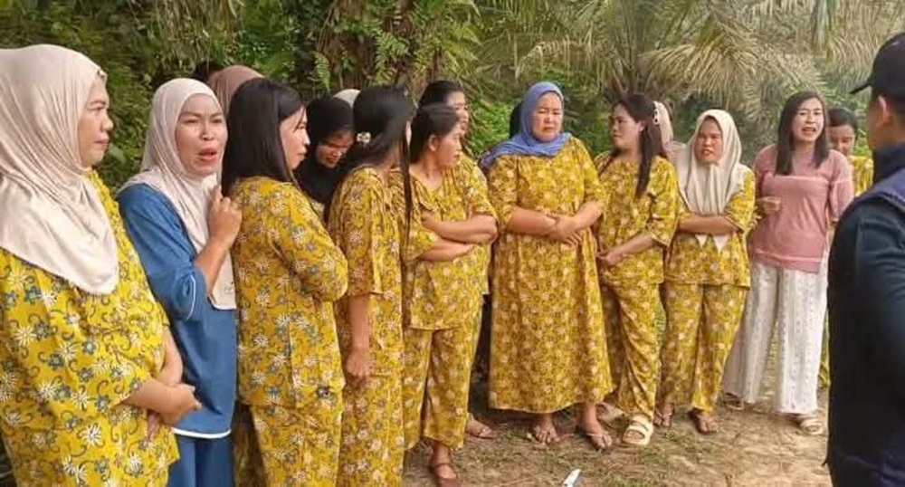 Wuih! Emak-Emak Nekat Hadang Polisi saat Razia PETI di Tebo, Tolak Penertiban dengan Alasan Perut