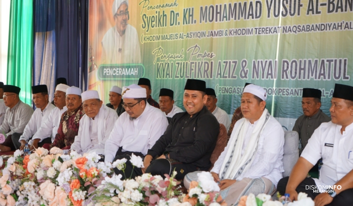 Saat Hadiri Haul KH Abdul Aziz, Bupati Merangin M. Syukur Kenang Kisah Emosional Bersama Almarhum