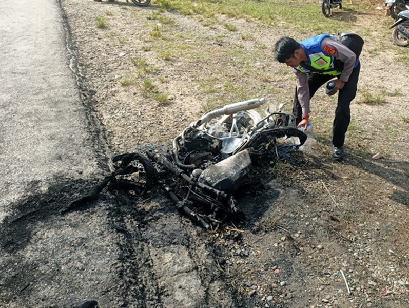 Kecelakaan di Tebo, Avanza Tabrakan dengan Motor hingga Terbakar, Satu Korban Luka Berat