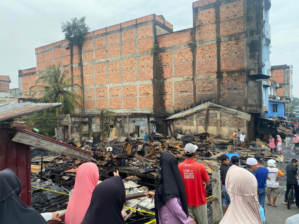 Kebakaran di Pasar Ampera Kuala Tungkal, 22 Kios Hangus Terbakar, Kerugian Capai Rp1 Miliar