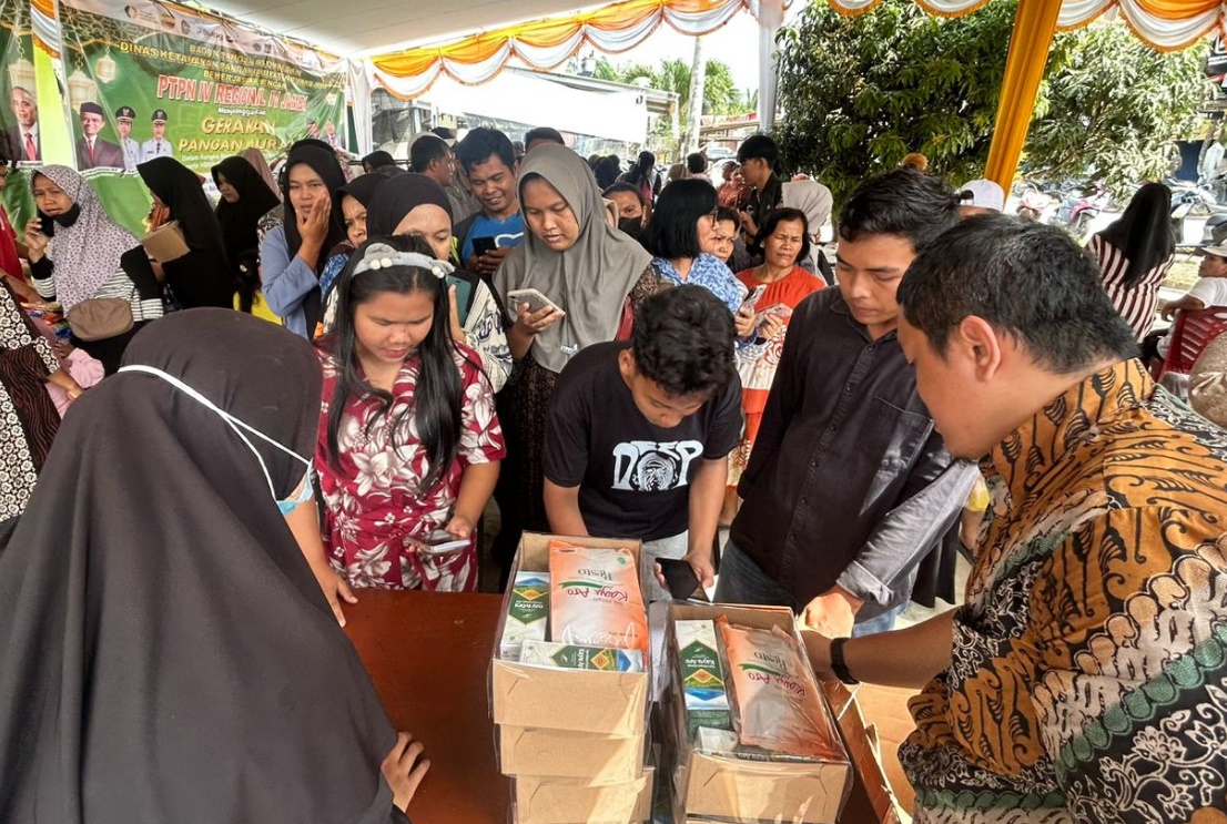 Gerakan Pangan Murah, PTPN IV Regional IV Sebar Humpers Gratis 