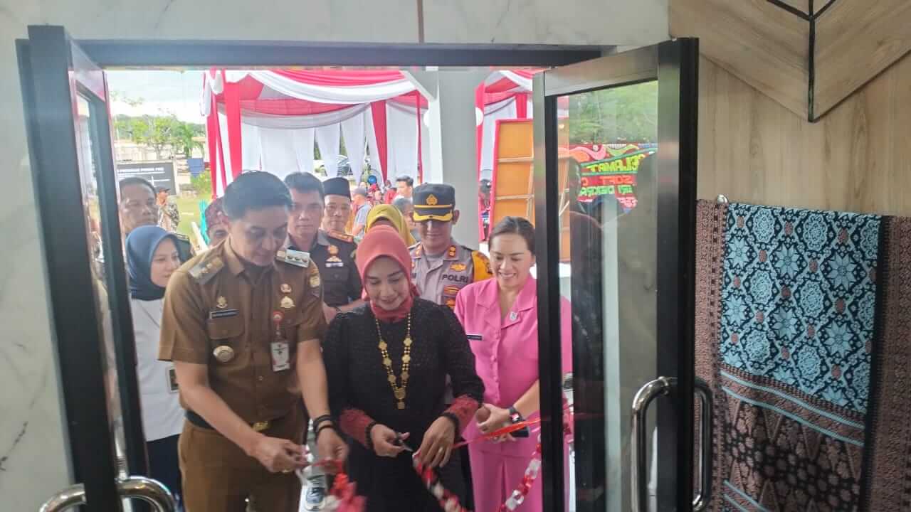 Pj Bupati Bachyuni Resmikan Soft Opening Galeri Dekranasda Kabupaten Muaro Jambi 