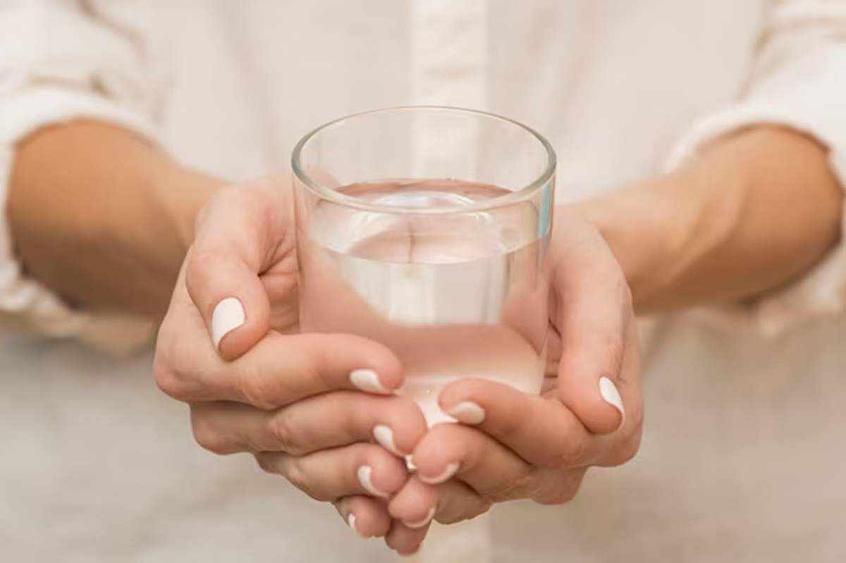 8 Tips Praktis agar Konsisten Minum Air Putih 8 Gelas Sehari