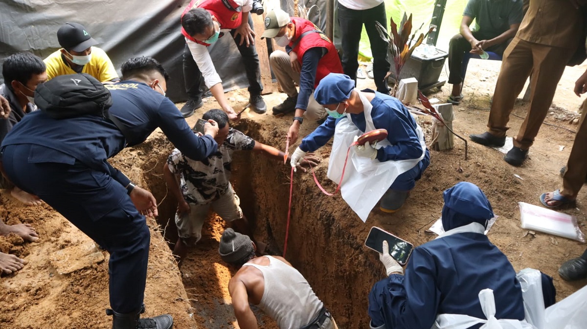 Keluarga Curiga dengan Kematian Mahasiswi di Merangin, Polisi Bongkar Makam untuk Autopsi