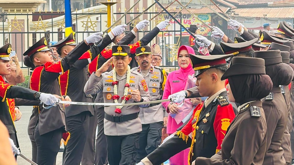Irjen Pol Widodo Tiba di Mapolda Jambi, Pedang Pora Sambut Kapolda Baru
