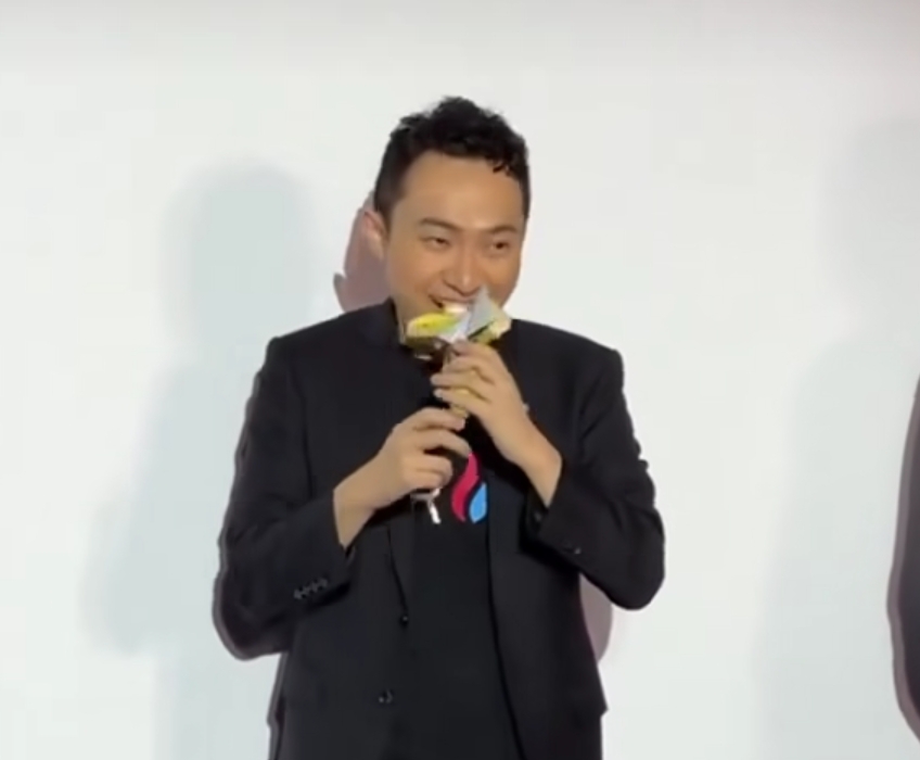 Justin Sun Makan Karya Seni Pisang Rp 99,5 Miliar: Fenomena Seni dan Kripto